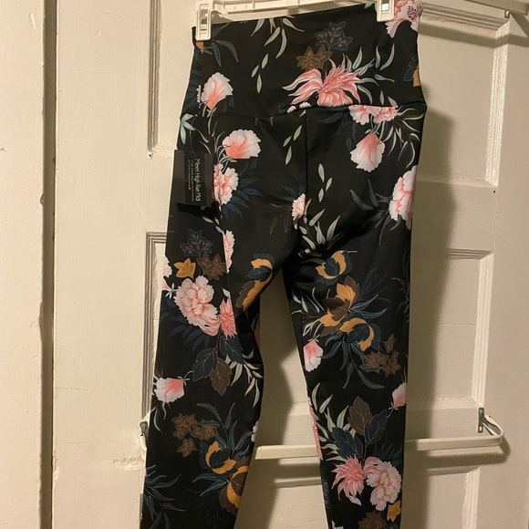 NWT! NEW Onzie high rise floral print midi legging workout pant - Picture 4 of 13